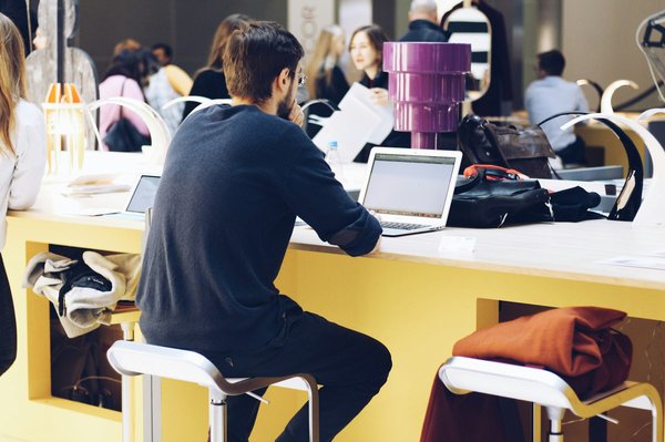 Quels outils numériques utiliser pour une gestion de projet efficace dans des équipes dispersées géographiquement ?